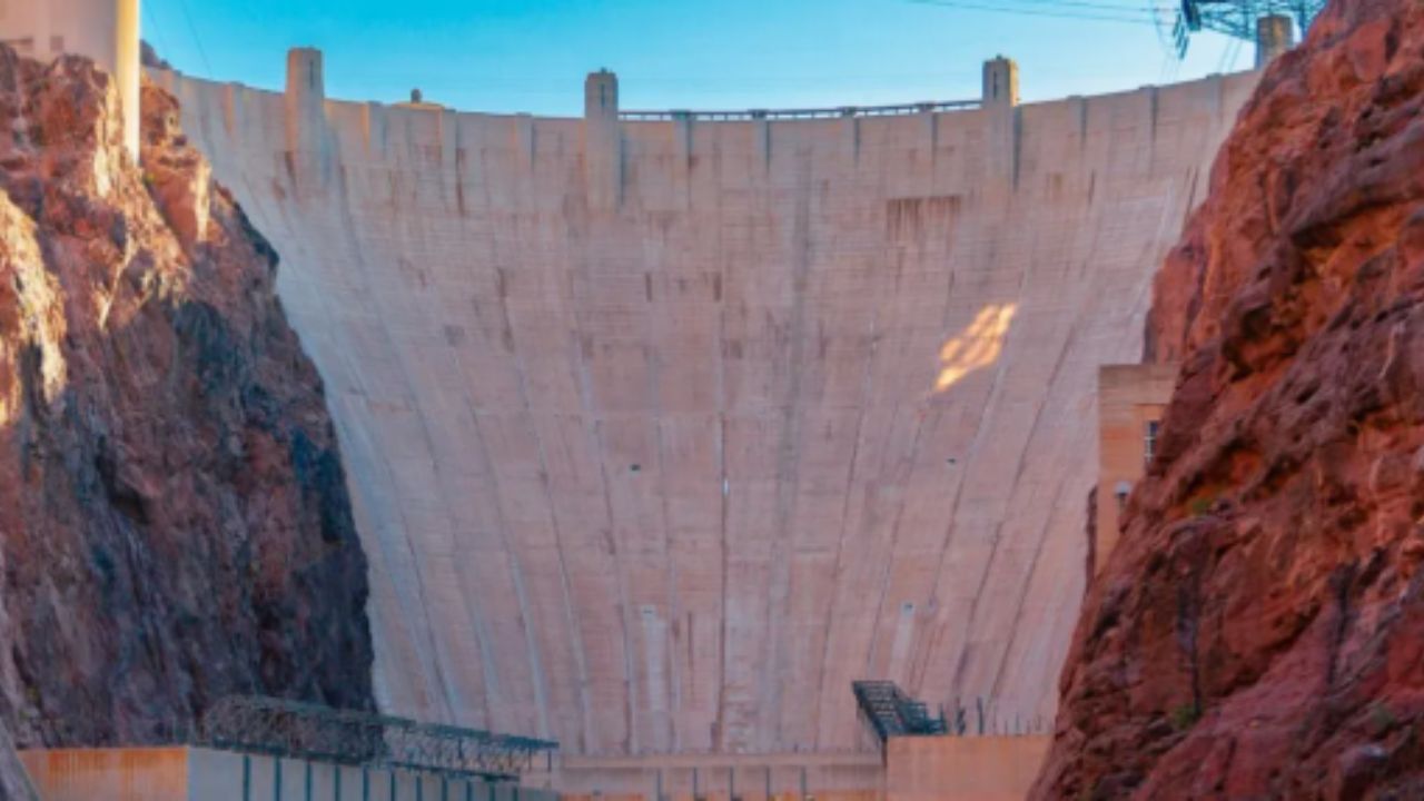 The combo tour experience includes entry to the Hoover Dam Memorial Bridge walk.
